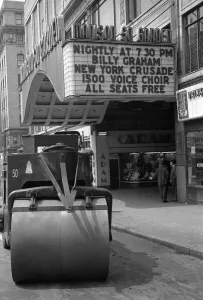 New York City 1950s Drucke: Shape of Things to Come