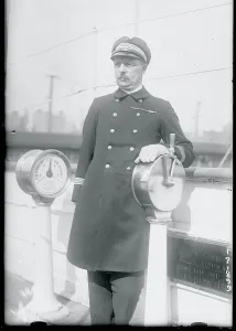 Vintage Nautical Photography Drucke: Ship Captain on Deck