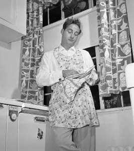 Celebrity Family Photos Drucke: Sid Caesar at Home