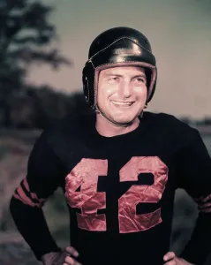 Chicago Bears Drucke: Sid Luckman Posing in Uniform