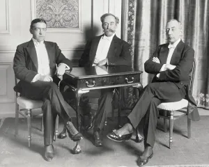 Western European Descent Men Drucke: Sir Ernest Shackleton, Robert E. Peary and Roald Amundsen