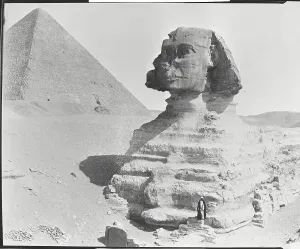 Ancient Egyptian Architecture Images Drucke: Sphinx with Pyramids in Background