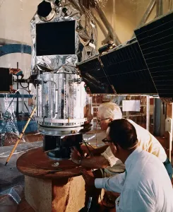Space Exploration Drucke: Technicians Checking Satellite