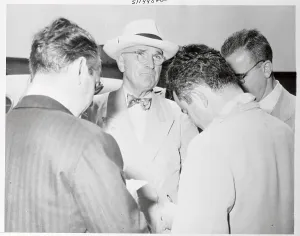 Television History Drucke: Technicians Testing Television