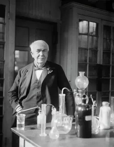 Thomas Edison Portrait Drucke: Thomas Edison In His Lab