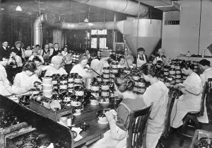 Aviation Industry Workers Drucke: View of Assembly Workers