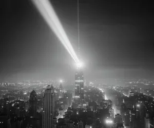 NYC Landmark Buildings Drucke: View of Brightest Continuous Manmade Source of Light