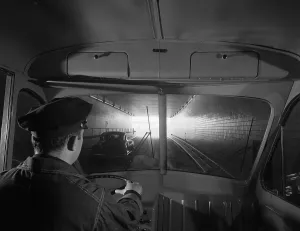 Civil Engineering History Drucke: View of Brooklyn-Battery Tunnel from a Truck