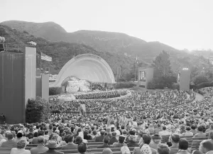 Mountain Backdrop Scenery Drucke: View of Easter Services