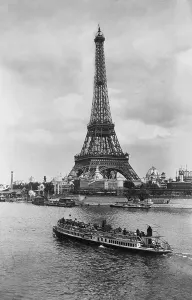 Eiffel Tower History Drucke: View of Eiffel Tower