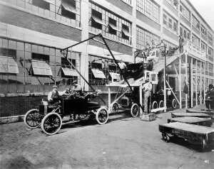 Industrial Revolution Images Drucke: View of Final Assembly Line