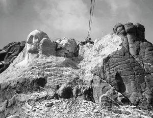 Mount Rushmore National Memorial Drucke: View of Mount Rushmore in Progress