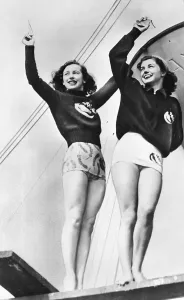 Vintage Swimwear Models Drucke: Virginia Hopkins and Esther Williams