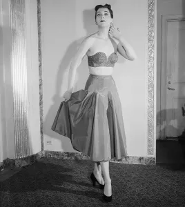 Vintage Lingerie Drucke: Woman Models Rhinestone Studded Bra