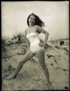 Vintage Swimwear Models Drucke: Woman Wearing Swimsuit