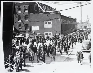 Shipyard Workers Drucke: Workers Going To Shipyard