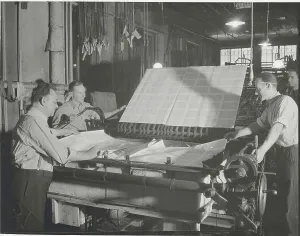 Vintage Printing Press Drucke: Workers Operating Press Machine