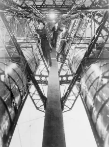 Aircraft Manufacturing Process Drucke: Workmen Completing Zeppelin