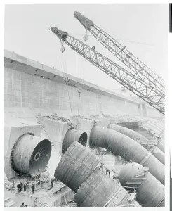 Industrial Construction Sites Drucke: Workmen Creating Dam