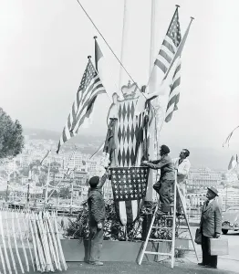 Prince Rainier III Drucke: Workmen Hoisting Flags
