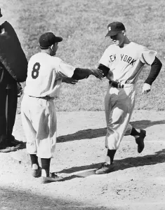 Baseball-Stadien Drucke: Jogis Berra gratuliert an Mickey Mantel