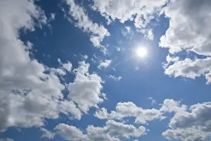 Drucke von Blauer Himmel mit Sonne und Wolken, Thüringen, Deutschland Bilder Datiert 2012 Juni: Blauer Himmel mit Sonne und Wolken, Thüringen, Deutschland