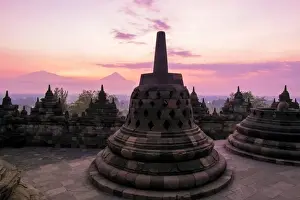 Buddhist Temples In Indonesia Drucke: Borobudur