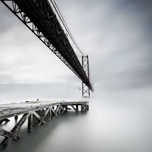 Portugal Tourist Attractions Drucke: The bridge