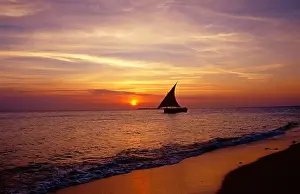 Sailing Ship Silhouette Drucke: Butre at sunset