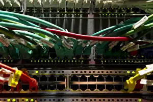 Electronic Equipment Drucke: Cabling and jacks on an internet server