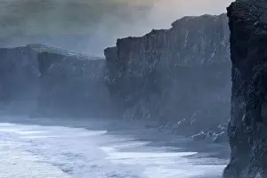 Evening Light On Rocky Cliffs Drucke: Cliffs in the evening light, Dyrholaey, Vik i Myrdal, Southern Region, Iceland
