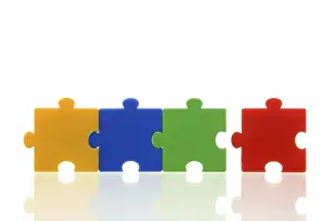 Drucke von Verschiedene farbige Puzzlestücke, drei mit verbundenen Stücken zusammengefasst sind ein einzelnes Puzzle-Stück ist eine Symbolbild für die Mannschaft es gibt mehrere Serien Bilder Datiert 2012 März: Verschiedene farbige Puzzlestücke
