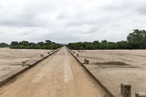 UNESCO World Heritage Site Zimbabwe Drucke: Dried up river bed