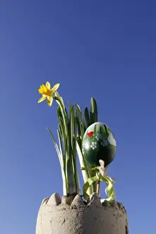 Osterdekorationen, Dünnbäume und ein bemalt Osterschuss