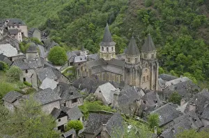 Unesco Heritage Site France Drucke: A general view of Conques
