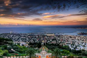 Drucke von Sonnenuntergang über Bahai-Gärten in Haifa Haifa Drucke: Haifabereiche