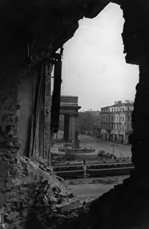 Russian Conflict Images Drucke: Hole In The Wall