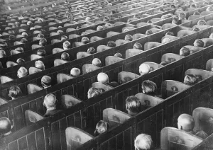 Germany Black And White Photos Drucke: Captive Audience