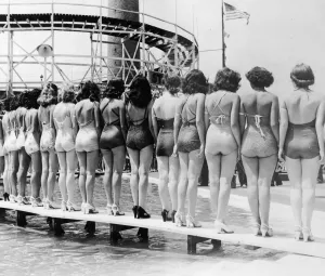 Retro Swimwear Designs Drucke: Coney Island Line-Up