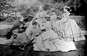 Drucke von Eine Viktorianische Croquett-Party fotografiert von Lewis Carroll. (Foto von Lewis Carroll / Hulton Archive / Getty Images) Fotografen Des 19. Jahrhunderts Drucke: Krokettparty