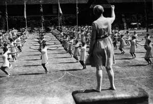 Vintage School Photos Drucke: Exercise Time
