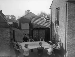 Fox Photos Archive Images Drucke: Fire Practice