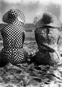Vintage Beachwear Drucke: Beach Back View