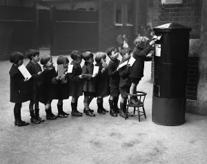 Fox Photos Getty Images Collection Drucke: Post Queue