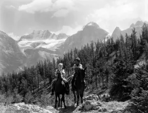 Black And White Horse Photography Drucke: Riding High