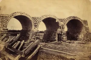 Drucke von 1861: Bau unterwegs, der nördliche Abflusskanal unter dem Pumpwerk Abbey Mills. (Fotografie von Otto Herschan/ Getty Images) Fotografen Des 19. Jahrhunderts Drucke: Sewer Construction