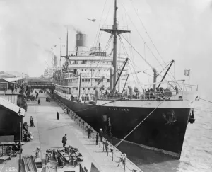 Liverpool Docks Drucke: Ship Docking