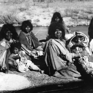 Drucke von Ureinwohner der Schosonen-Stammesmitglieder in Salt Lake City, Utah. (Foto von Otto Herschan/ Getty Images) Fotografen Des 19. Jahrhunderts Drucke: Sinti und Shoshu-Indianer