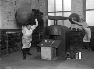 Fox Photos Archive Images Drucke: Silver Workers