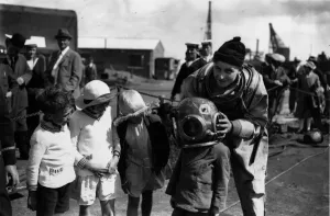 Vintage Diving Equipment Drucke: Not My Size